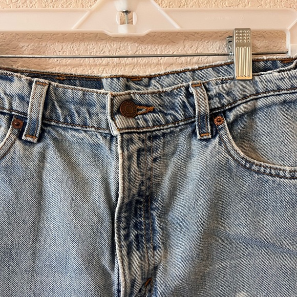 Levi’s High-Rise Light Blue Denim Jean Shorts - Picture 5 of 10